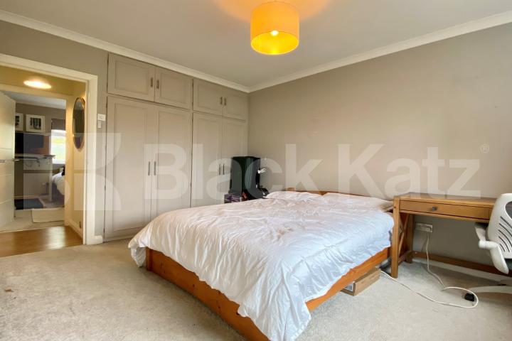 Contemporary and stylish two bedroomed in the heart of Brixton Arlington Lodge Brixton hill, Brixton